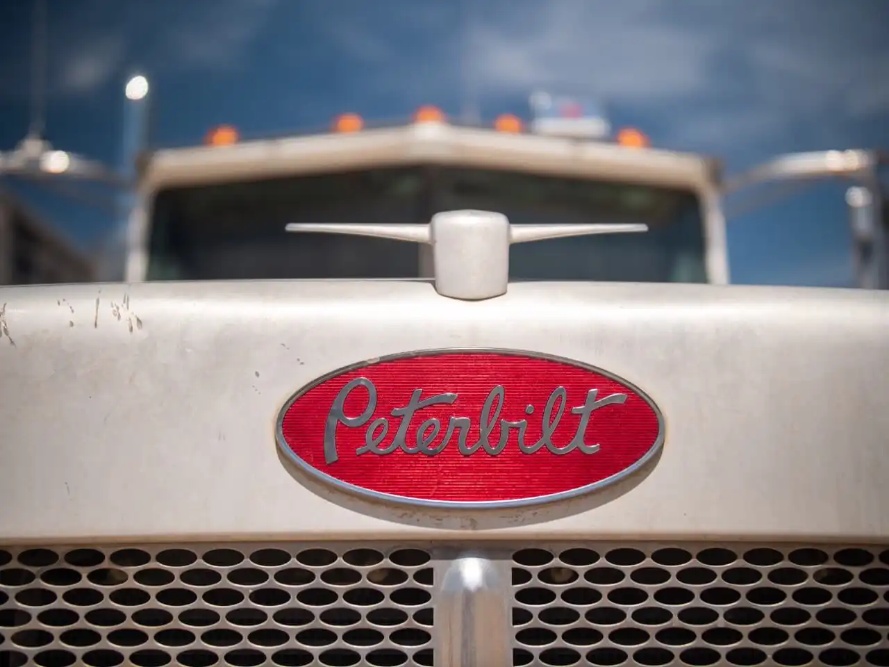 4 Tips for Preventing Common Trucking Breakdowns of Your Peterbilt Truck